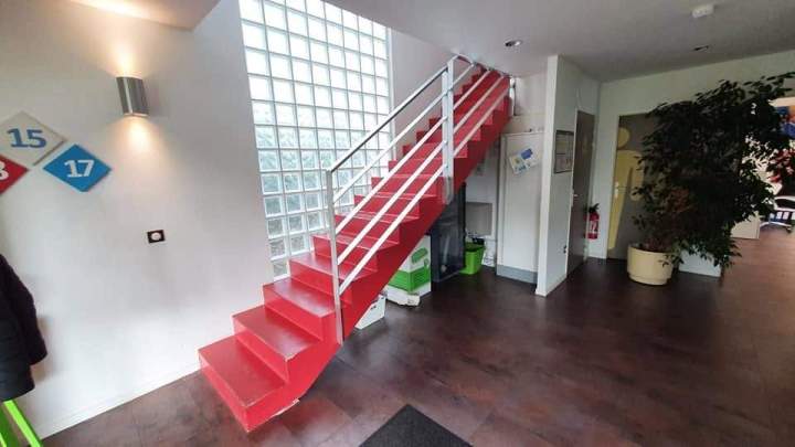 Escalier avec rampe métallique Pringy